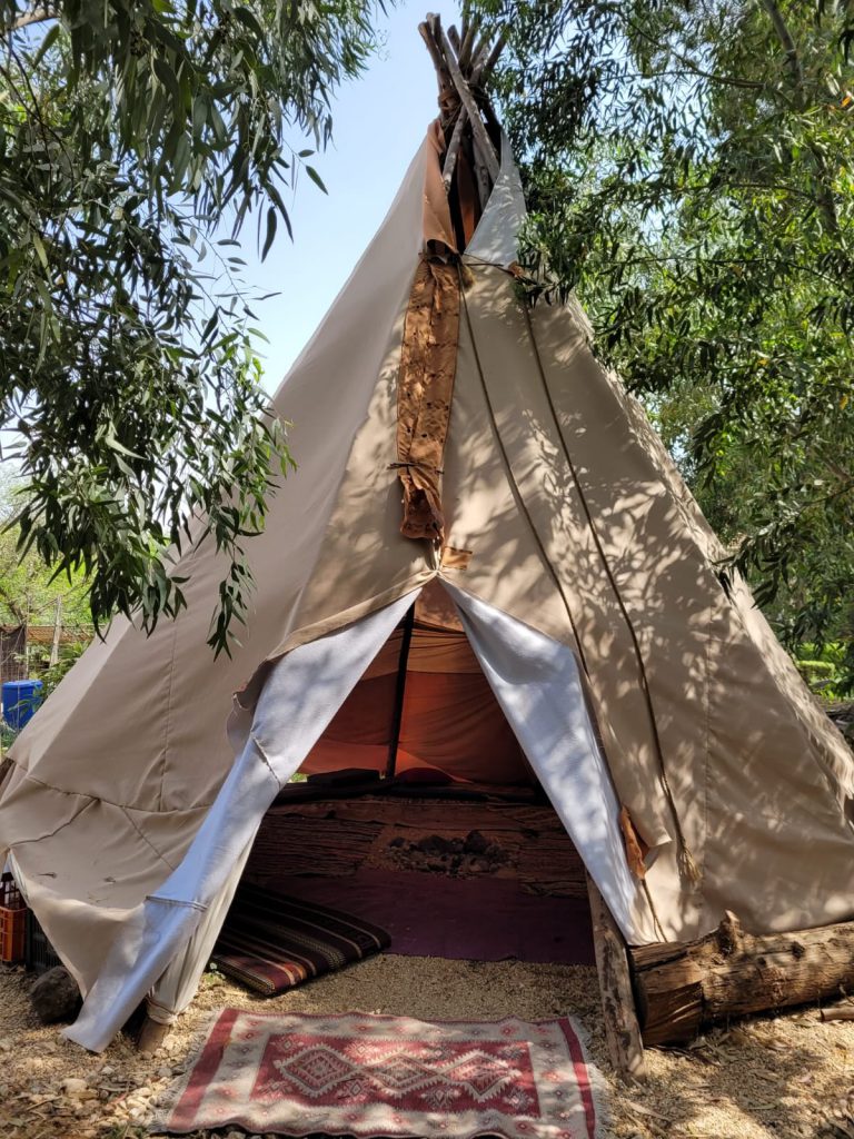 אוהל טיפי, חווה אקולוגית